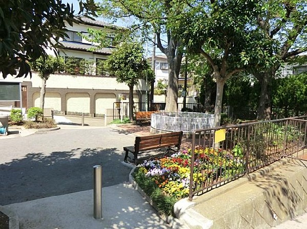 篠原東一丁目公園(篠原東一丁目公園まで300m)