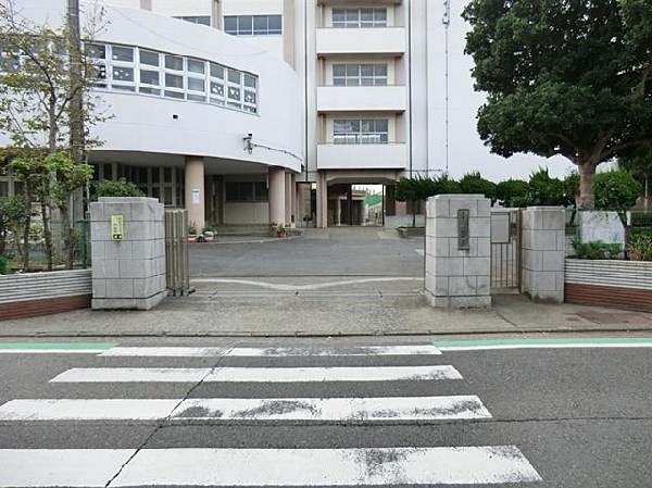 横浜市立六浦中学校(横浜市立六浦中学校まで500m)