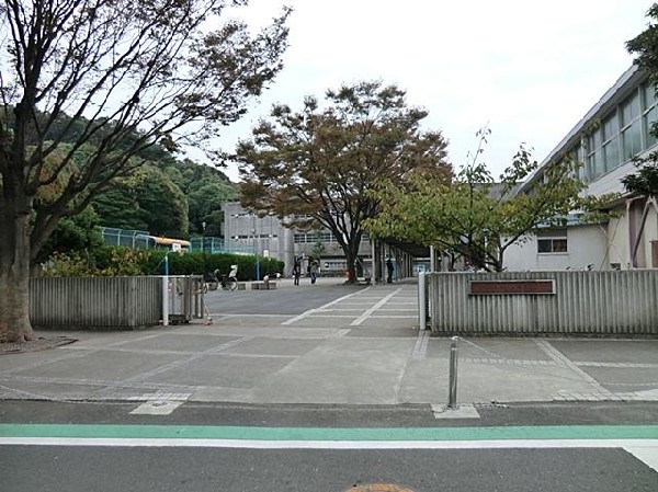 横浜市立間門小学校(横浜市立間門小学校まで900m)