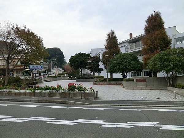 横浜市立本牧中学校(横浜市立本牧中学校まで750m)