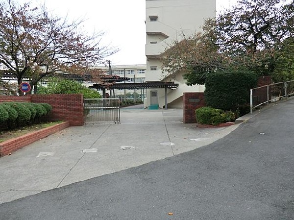 横浜市立西柴中学校(横浜市立西柴中学校まで450m)