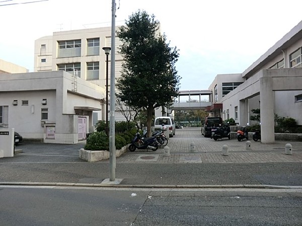 横浜市立仏向小学校(横浜市立仏向小学校まで1300ｍ)
