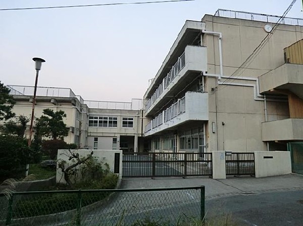 横浜市立岡津中学校(横浜市立岡津中学校まで850m)