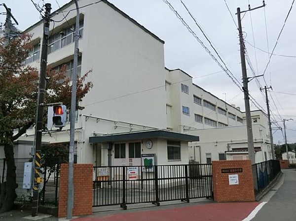 横浜市立川和小学校(横浜市立川和小学校まで950m)