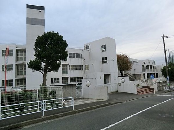横浜市立川和中学校(横浜市立川和中学校まで1200m)