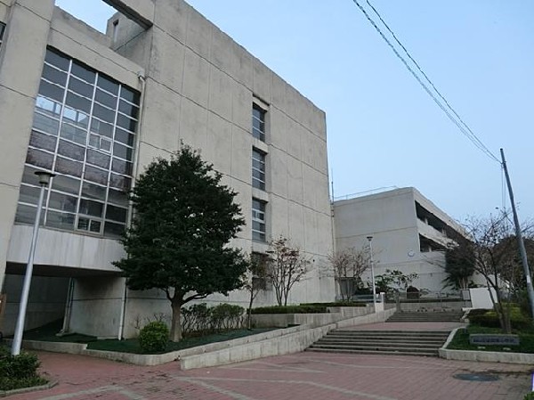 横浜市立緑園義務教育学校(横浜市立緑園義務教育学校まで800m)