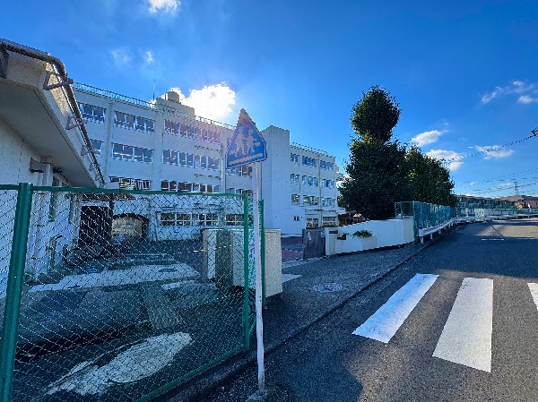南希望ヶ丘中学校(成長の過程でより濃い時間を過ごす3年間。お子様にとって、とても大切な思い出となるはずです。)
