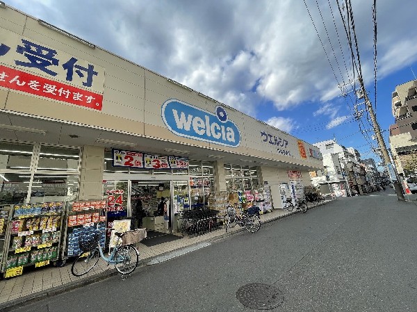 ウエルシア川崎平間店(「調剤併設」、「カウンセリング」、「深夜営業」及び「介護」を軸としたウエルシアモデルによるドラッグストアを積極的に展開しています。)