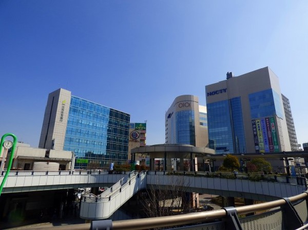 ノクティ1・2　デッキ(丸井やノクティなど、多くの店舗が入る商業施設。)