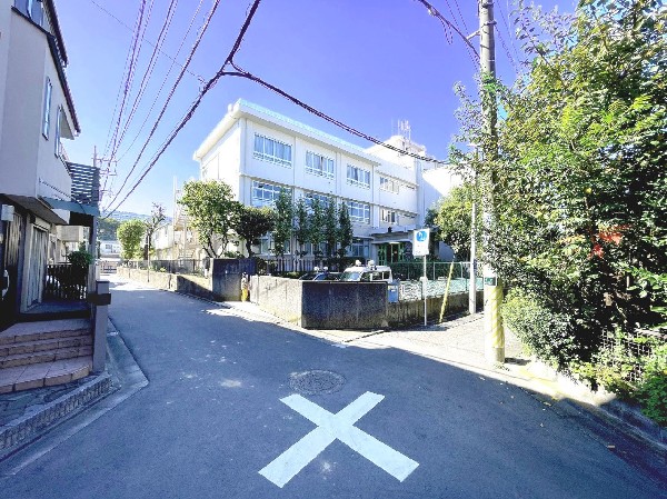 木月小学校(お子様が一日の中でも長い時間を過ごす小学校。どんどん成長していくお子様の姿が目に浮かびます。)