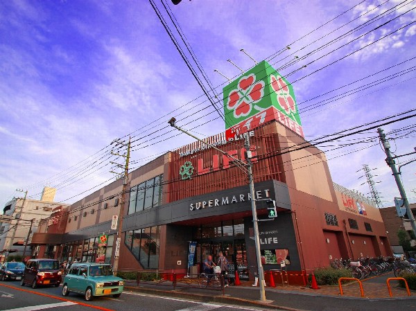 ライフ中原井田店(ライフは、「安全と安心」「鮮度と品質」「信頼とサービス」にこだわっています。)