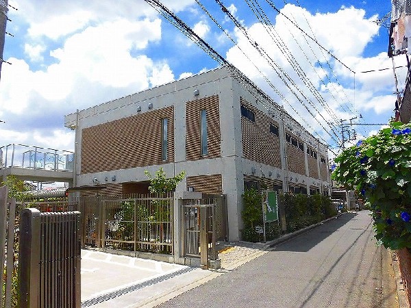 駒井保育園 (近隣には保育園が点在しており、子育て中の方にとって、とても心強い環境です。毎日の生活の一部だから、送り迎えなどの負担も減りますね。)