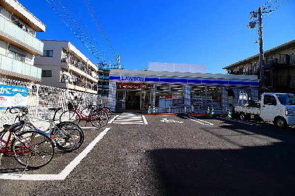 ローソン南加瀬5丁目(「マチのほっとステーション」をスローガンに掲げる通り、忙しい日々に「ほっ」とするひとときをもたらします。)