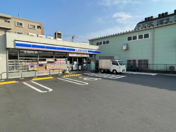 ローソン川崎日ノ出2丁目店(「マチのほっとステーション」をスローガンに掲げる通り、忙しい日々に「ほっ」とするひとときをもたらします。)