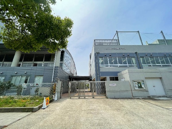 富士見中学校(成長の過程でより濃い時間を過ごす3年間。ここで過ごす時間は、お子様にとって、とても大切な思い出となるはずです。)