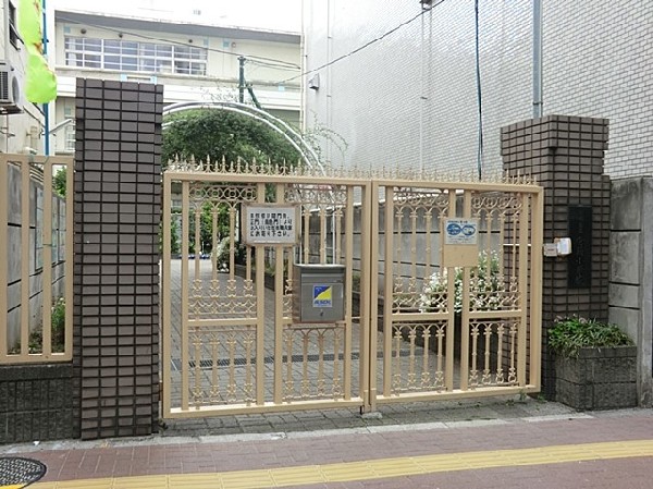 宮前小学校　(かかわる力と豊かな心を持つ、たくましい子の育成をめざして　正しく、楽しく、たくましく)