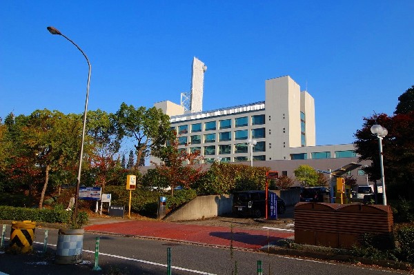 区役所（都筑区）(引越しや出産、検診、保育園の入園、年金、税金、各種手続き等々、節目で必ず行く必要がある区役所。)