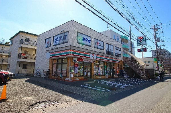 セブンイレブン川崎中野島店(頼れるインフラとして暮らしをサポートする多彩なサービスにチャレンジしています。)