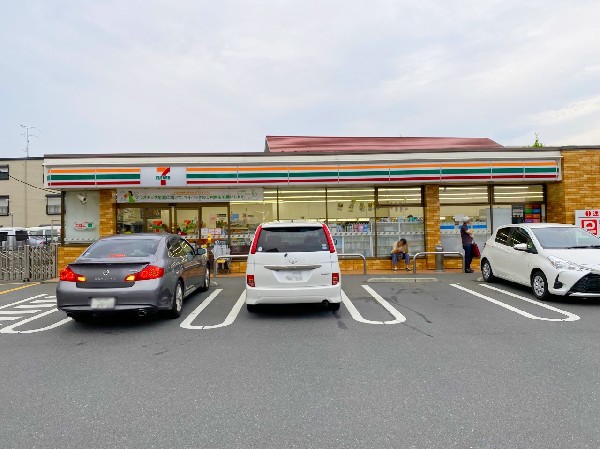 セブンイレブン小杉陣屋町2丁目店(セブンミール、お弁当に定評のあるセブンイレブン、コンビニエンスの最大手ですね。)