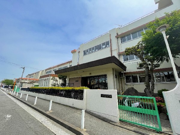 臨港中学校(成長の過程でより濃い時間を過ごす3年間。ここで過ごす時間は、お子様にとって、とても大切な思い出となるはずです。)