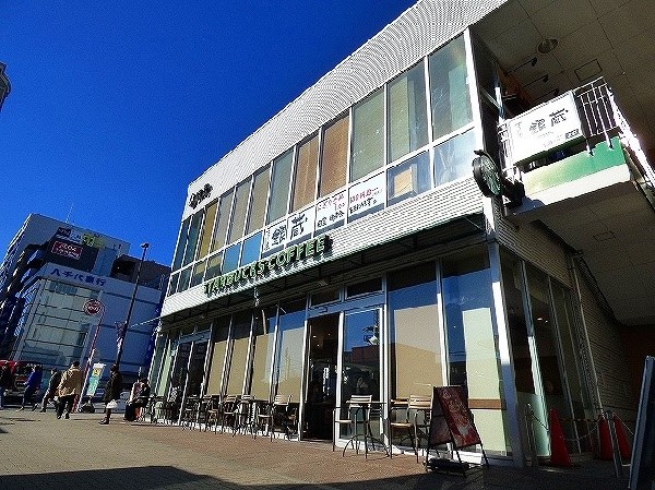 スターバックスコーヒー 鶴川店(シアトルで開業した世界規模のコーヒーチェーンです。)