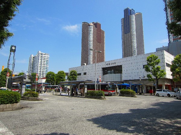 武蔵小杉駅(東急東横線と目黒線・JR南武線のほかJR横須賀線と湘南新宿ライナーも利用可能です。)