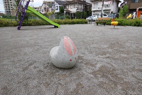 上新城ふれあい公園(川崎市中原区にある住宅街のスタンダードな公園です。2000年以降につくられた新しい公園です。)