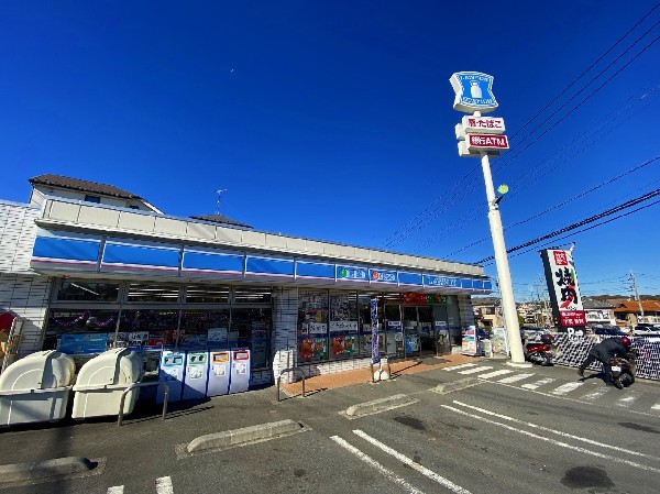 ローソン川崎神木本町4丁目店　(「マチのほっとステーション」をスローガンに掲げる通り、忙しい日々に「ほっ」とするひとときをもたらします。)