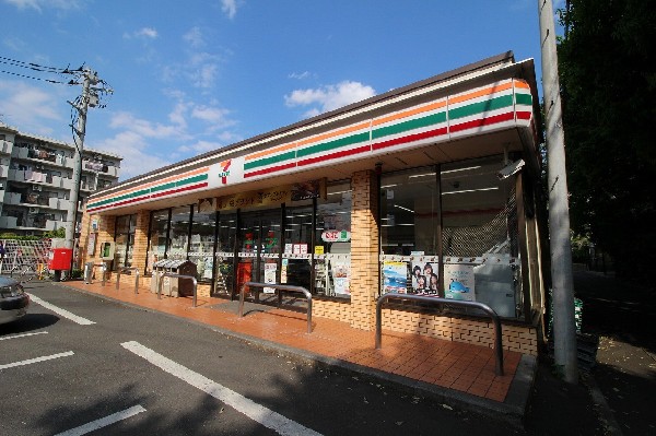 セブンイレブン蟹ケ谷北店(セブンミール、お弁当に定評のあるセブンイレブン、コンビニエンスの最大手ですね。)
