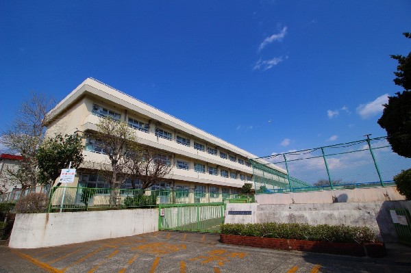 大蔵小学校(「あたりまえのことをあたりまえに」「だめなことはだめ」を基本姿勢として、子供の健やかな成長を願って教育活動を推進してまいります。)