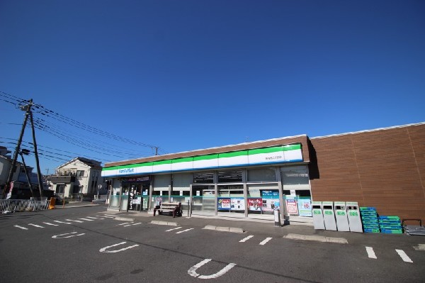 ファミリーマート有馬二丁目店(ファミチキをはじめスナックメニューも大人気です。)
