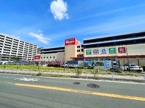 島忠ホームズ新川崎店(日用品、ペット用品、家電から建築資材まで何でもそろうホームセンターです。)