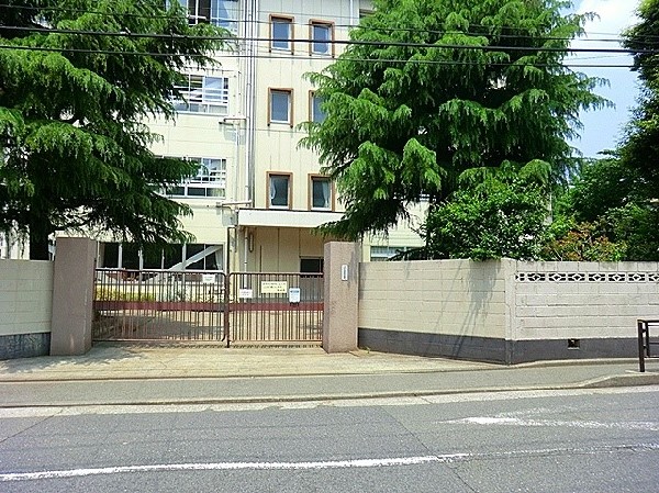 住吉中学校(成長の過程でより濃い時間を過ごす3年間。ここで過ごす時間は、お子様にとって、とても大切な思い出となるはずです。)