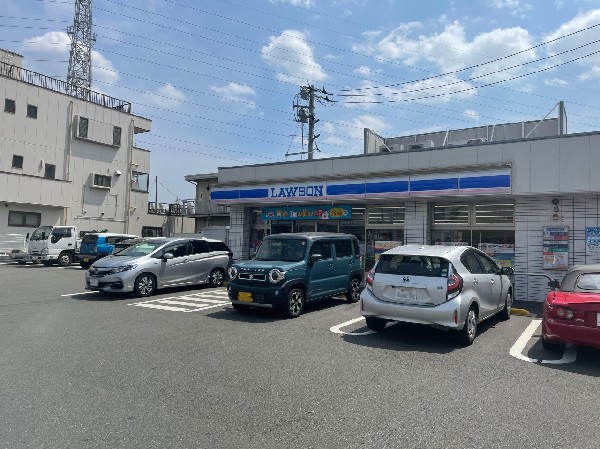 ローソン 横浜都筑池辺町店(「マチのほっとステーション」をスローガンに掲げる通り、忙しい日々に「ほっ」とするひとときをもたらします。)