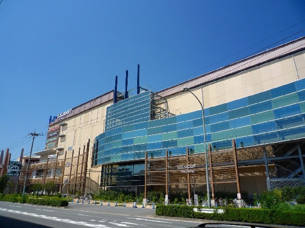 ららぽーと横浜( 買物や食事だけではなく、映画館、クリニックなども入り、家族で1日過ごせる大型商業施設です。イベントの開催も多く、楽しみ方は広がります。)