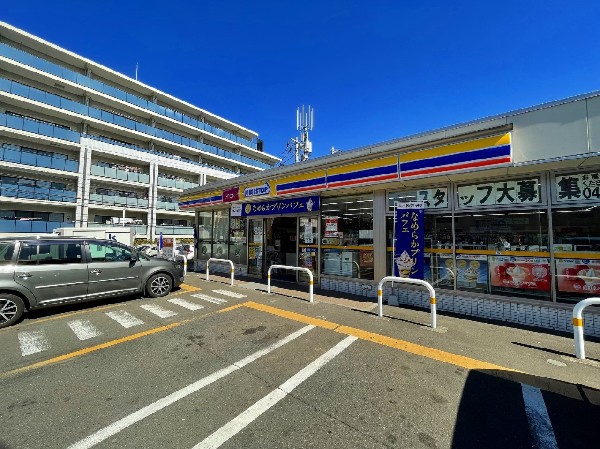 ミニストップ青葉荏田店(街角のあなたの憩いの場～ソフトクリームやポテトなどオリジナルのスナックをコンビニ内で食べれます。)