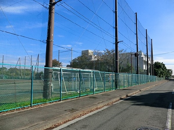 高田中学校(成長の過程でより濃い時間を過ごす3年間。ここで過ごす時間は、お子様にとって、とても大切な思い出となるはずです。)
