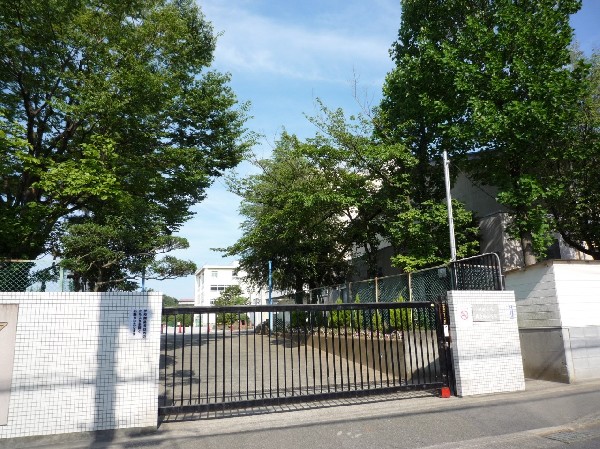 南生田小学校(本校では、「心豊かで自らよく学び、たくましく活躍できる子どもの育成」を目指しています。)