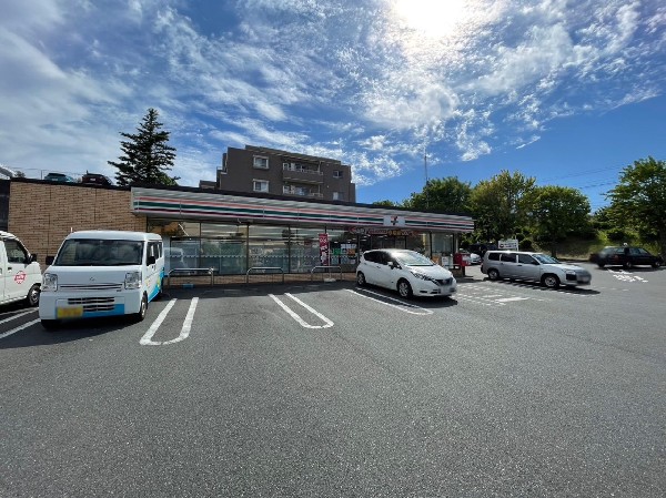 セブンイレブン川崎有馬7丁目店(セブンミール、お弁当に定評のあるセブンイレブン、コンビニエンスの最大手ですね。)