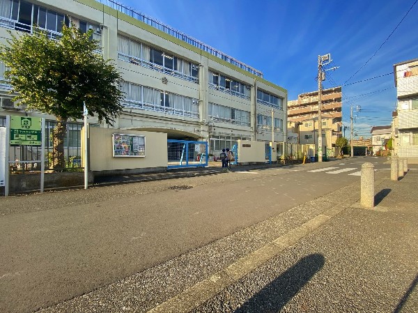 下河原小学校(創立昭和34年　児童数約230人　教育目標は「やさしく」「たくましく」です。)