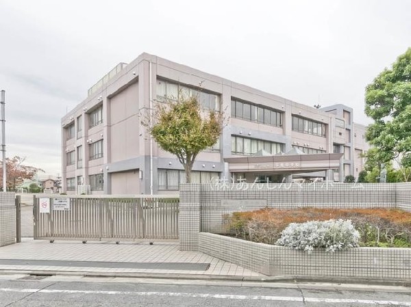 平間中学校(成長の過程でより濃い時間を過ごす3年間。ここで過ごす時間は、お子様にとって、とても大切な思い出となるはずです。)
