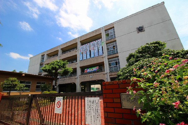 川崎市立野川中学校(自己の将来を思慮しながら、自主的、創造的に活動する生徒の育成を目指します。)
