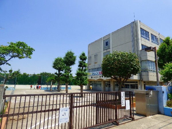 宮崎小学校 (お子様が一日の中でも長い時間を過ごす小学校。どんどん成長していくお子様の姿が目に浮かびます。)