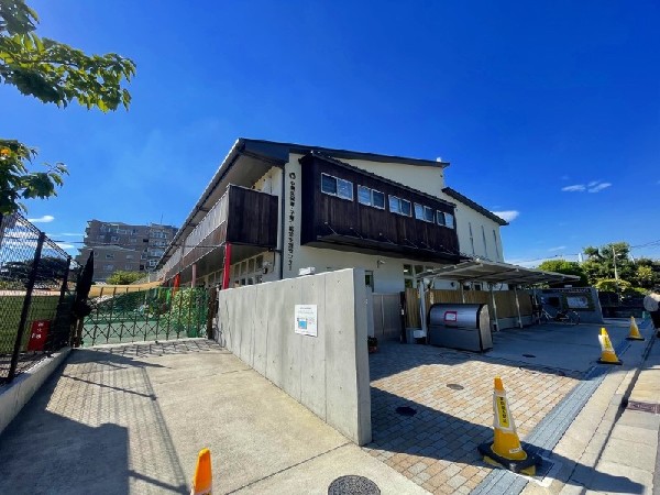 中原保育園(中原保育園は、生後43日目から小学校就学時未満までの児童を受入し、自分らしく輝く共に育ち合う保育を目指しています。)