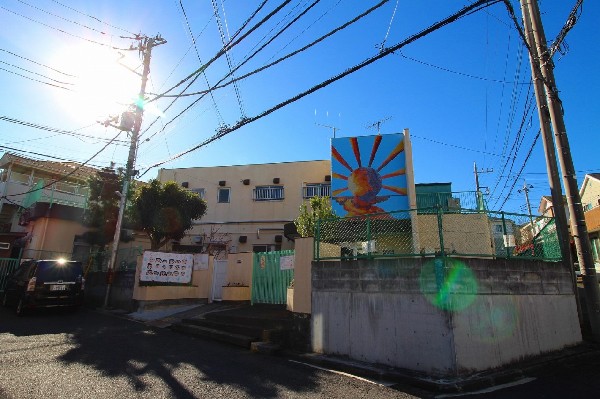 高石保育園(百合ヶ丘駅までの道のり途中にこの保育園はあります。通勤時にお子様を預けるには最適の立地。)