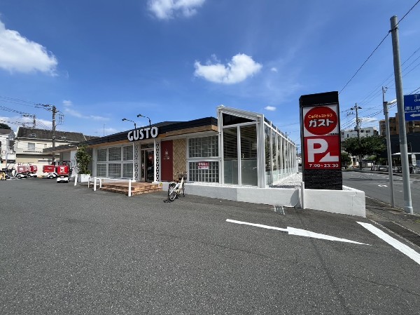 ガスト川崎長尾店(お手頃価格のファミリーレストラン。メニューも豊富、ロボット配膳でストレスフリー。テイクアウト、宅配などのサービスも充実しています。)