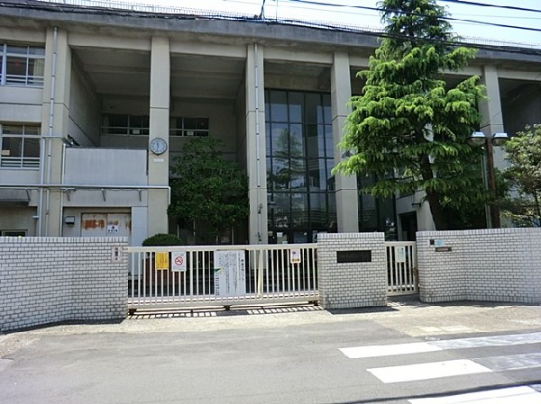 新城小学校(学校教育目標「心も強く　体も強い子」　～　健康でたくましい子　　よく考えて行動する子　　仲良く助け合う子　～)