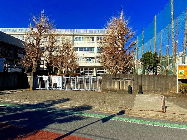 狛江市立狛江第四中学校　(成長の過程でより濃い時間を過ごす3年間。お子様にとって、とても大切な思い出となるはずです。)