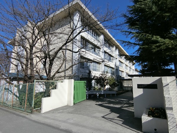 南生田中学校(「師弟同行」の精神を基にして、より良い社会を創り上げる豊かな人間の育成を目指します。)