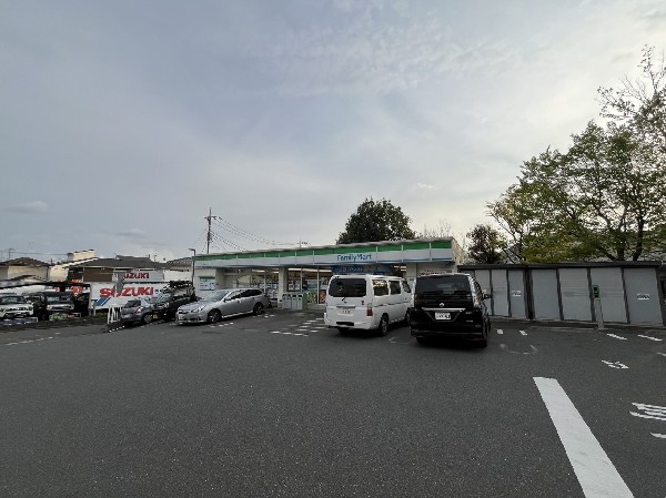 ファミリーマート南山田3丁目店(人気のファミチキをはじめスナックメニューも大人気です。)